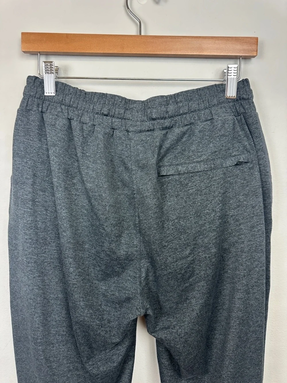 Vuori Men's Ponto Performance Pant in Charcoal Heather Sz M